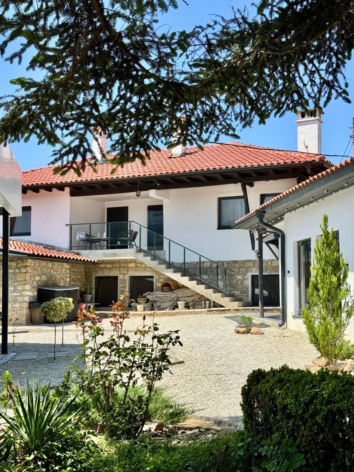 Drive Point Hotel 3*